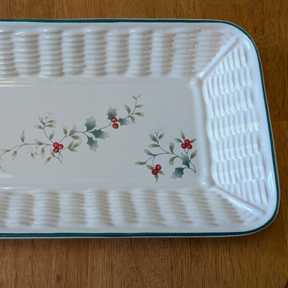 Discontinued Pfaltzgraff Winterberry Bread Basket Tray - Picture 3 of 3